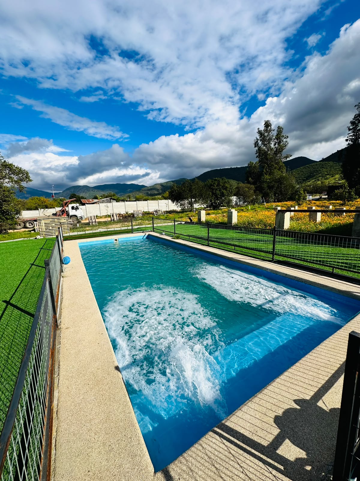 Piscina cristalina mantenida por Zagal Piscinas